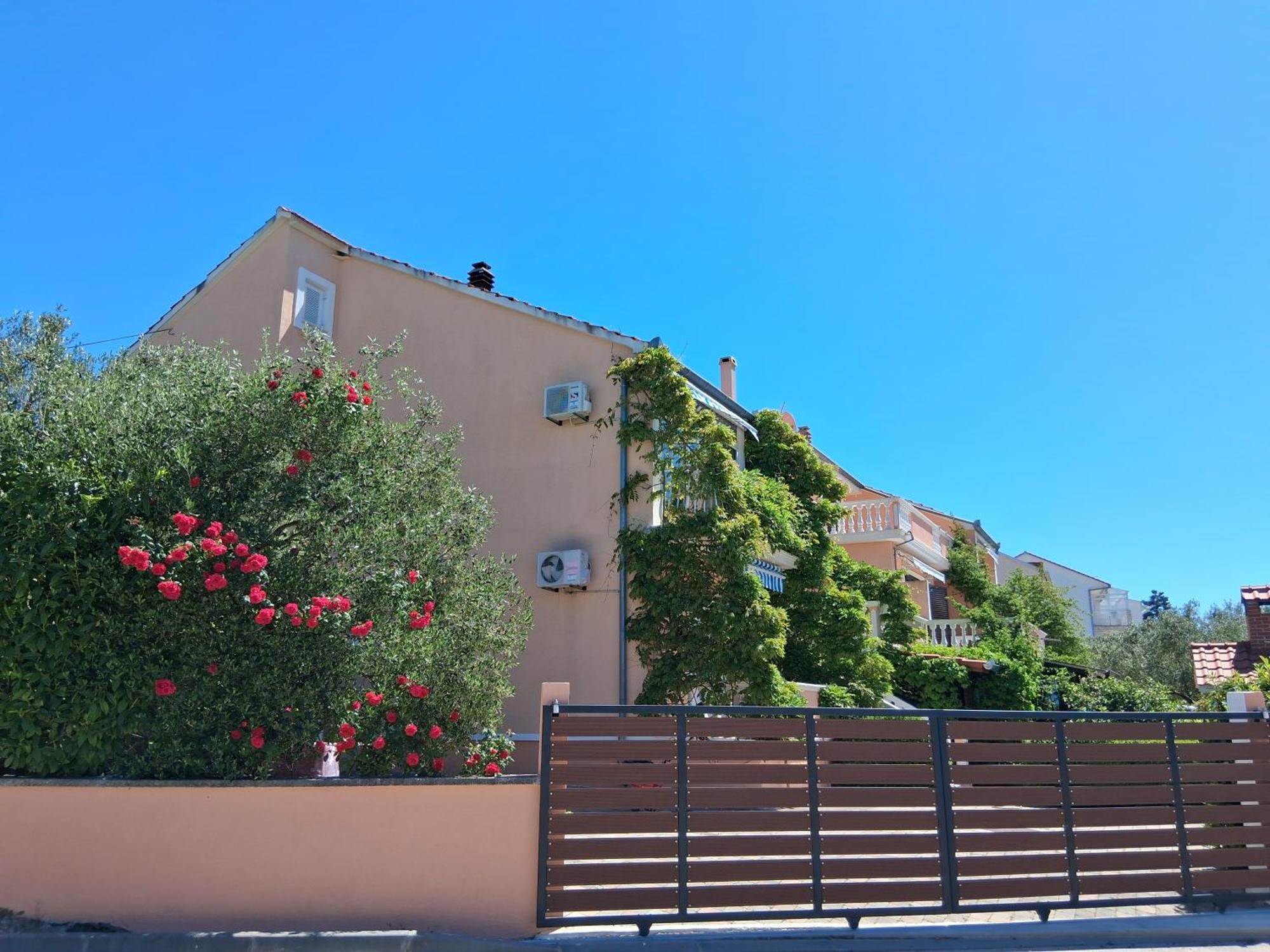 Apartments Durdica Bobic Biograd Na Moru Exteriör bild