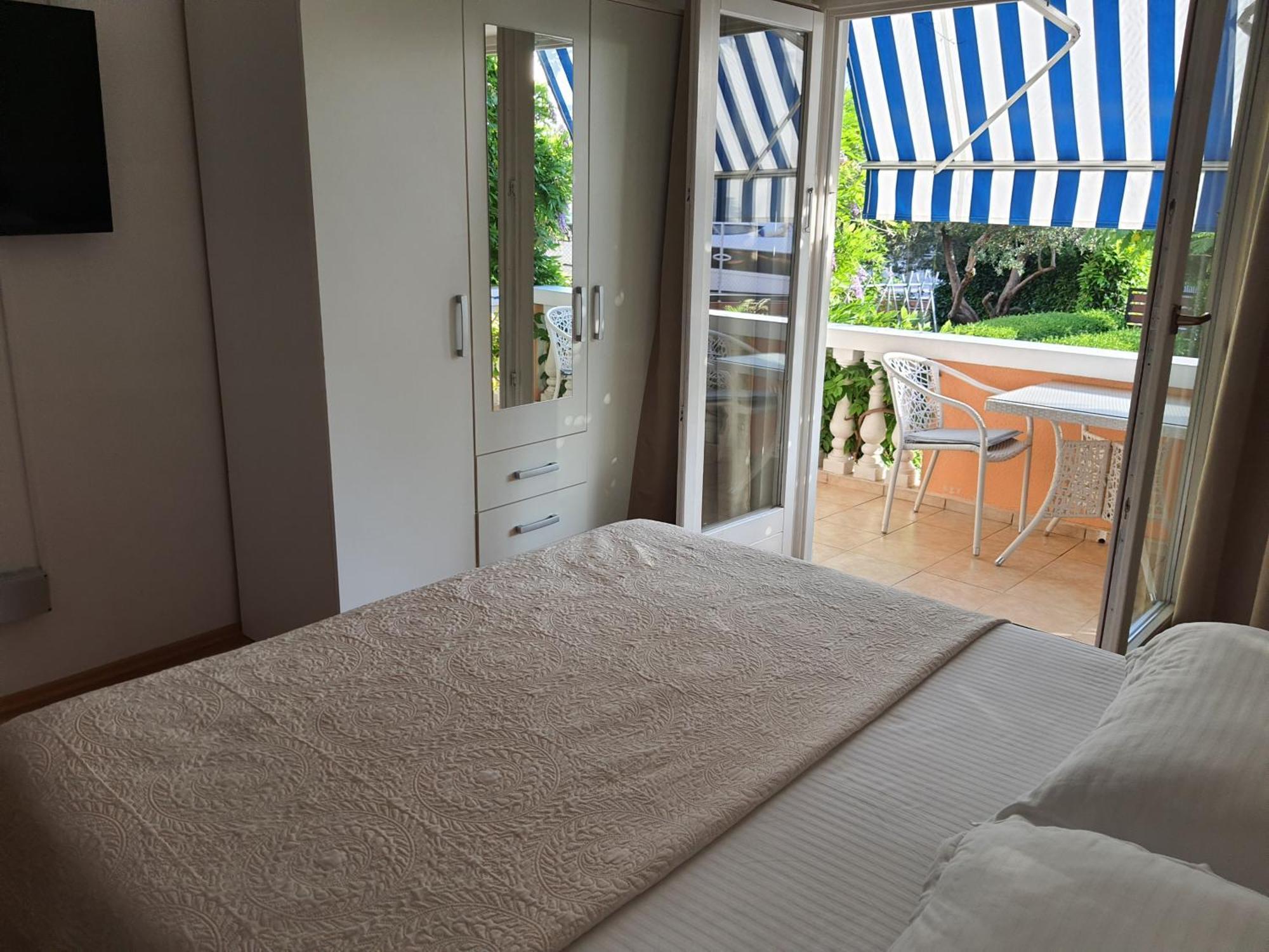 Apartments Durdica Bobic Biograd Na Moru Rum bild